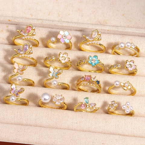 Anello Aperto Regolabile Farfalla Fiore Rame Placcato Oro 18K Zirconia Perla Artificial Smalto Gioielli Romantici Per Donna