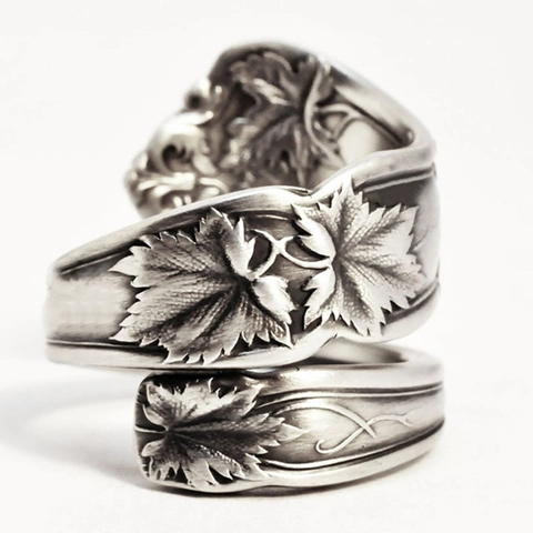 Anello In Lega Con Foglia D'Acero Vintage Colore Argento Antico Rilievo Stile Cucchiaio Avvolgente Regolabile Donne