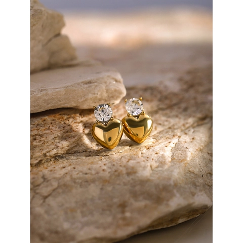 Stainless Steel Heart Stud Earrings with Clear Rhinestone Accents 18k Gold Plated Simple Fashion Heart Shaped Earring Jewelry for Women