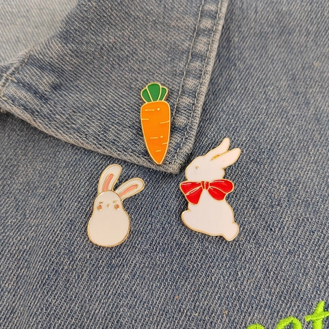 Carina Spilla In Smalto Coniglio Carota Cartone Animato Pin In Lega Goccia D'olio Distintivo Per Zaino Vestiti Giacca Decorazione