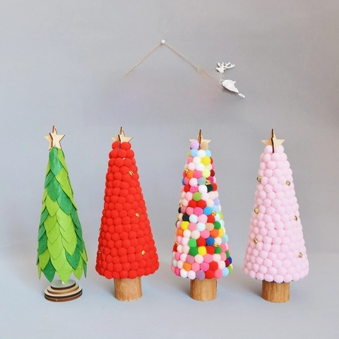 Mini Sapin De Noël Décoration De Bureau En Feutre De Laine Pompons En Peluche Avec Base En Bois Étoile Décor