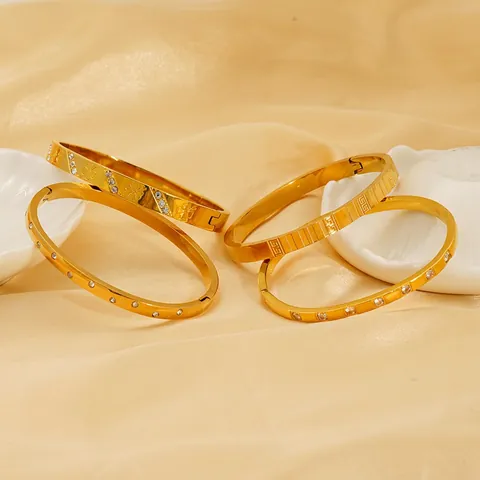Bracciale Rigido Di Lusso In Acciaio Inossidabile Placcato Oro 18K Zircone Strass Quadrifoglio Geometrico Gioielli Donna