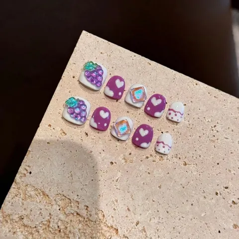 Uñas Postizas Hechas a Mano Para Niños Diseño 3D Uva Corazón Púrpura Blanco Resina Dulce Set Uñas Postizas Regalo