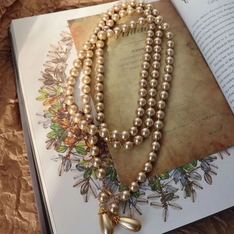 Meerlaagse Barokke Kunstparels Lange Ketting Vintage Koperlegering Elegante Druppelvormige Hanger Dames Accessoire