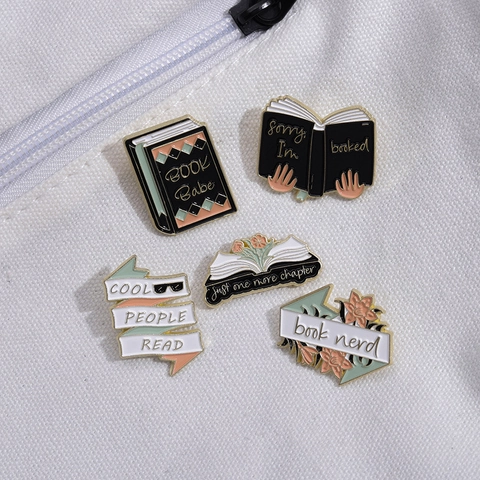 Broche Émail Thème Lecture Livre Alliage De Zinc Citation Lettres Badge De Revers Pour Amoureux Des Livres