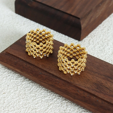 Anello A Griglia Cava A Nido D'ape Acciaio Al Titanio Placcato Oro 18K Diamante Ceco Gioielli Retro Di Lusso Per Donne