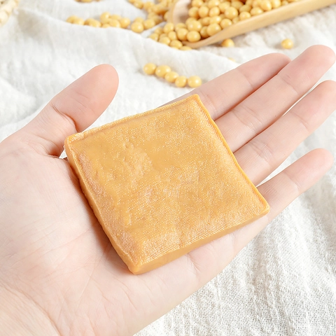 Simulation Dried Tofu Realistic Food Model PVC Prank Prop Educational Toy Keychain For Kitchen Decor