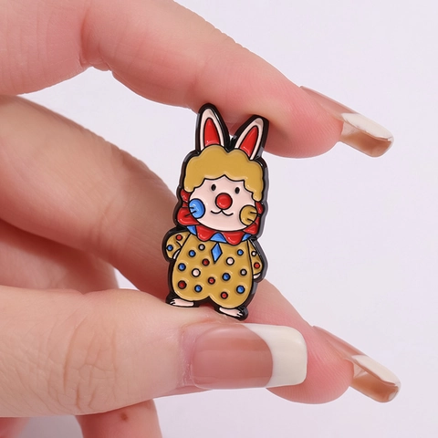 Broche en Email d'Animal de Clown de Cirque Dessin Animé Grenouille Chat Lapin Chien Badge en Alliage de Zinc pour Sac à Dos