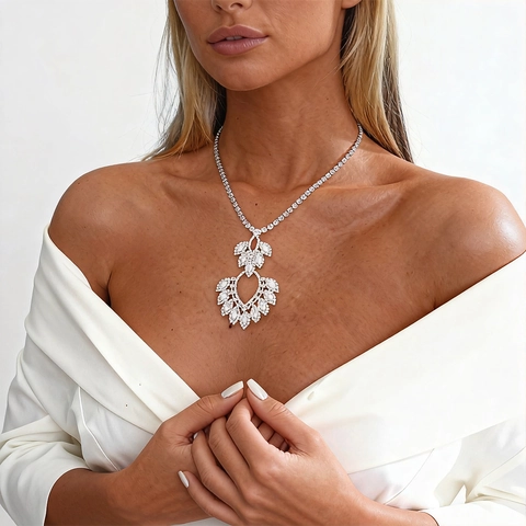 Hollow Water Drop Leaf Pendant Necklace Copper Shiny Zircon Rhinestone Luxury Evening Wedding Fashion Jewelry For Women