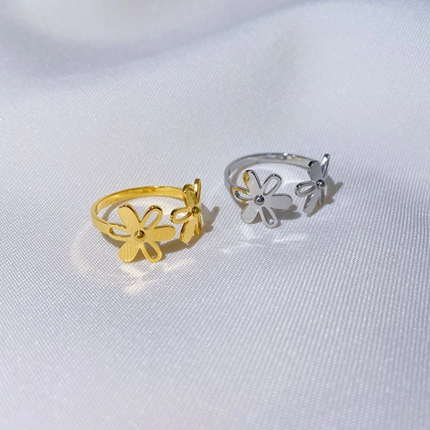 Anello Aperto a Fiore in Acciaio al Titanio Minimalista per Donna Margherita Girasole Regolabile Design Cavo Oro Argento Gioielli