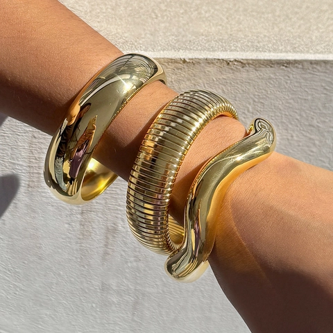 Minimalistische Armreifen Kollektion 18K Vergoldet Edelstahl Wasserdicht Geometrisch Gewellt Texturiert Poliert Schmuck Damen