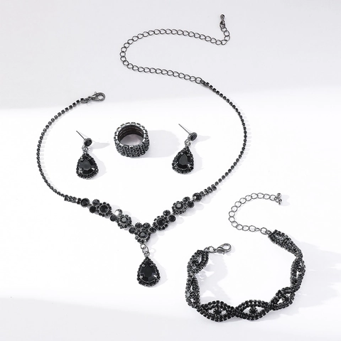 Schwarze Strass Halskette Und Ohrringe Und Armband Und Ring Legierung Brautschmuck Für Frauen Vintage Tropfenform Design
