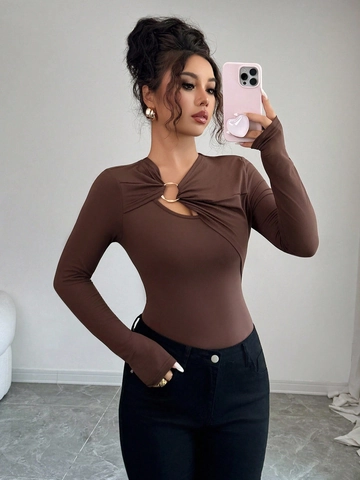 Women Slim Fit Long Sleeve Knit Top With Hollow Out Metal Ring Decor Asymmetric Sexy Casual Solid Color T-Shirt