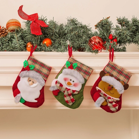 Christmas Stockings Plaid Cloth Felt Santa Snowman Reindeer Cartoon Hanging Fireplace Decorations For Party Gift Bags