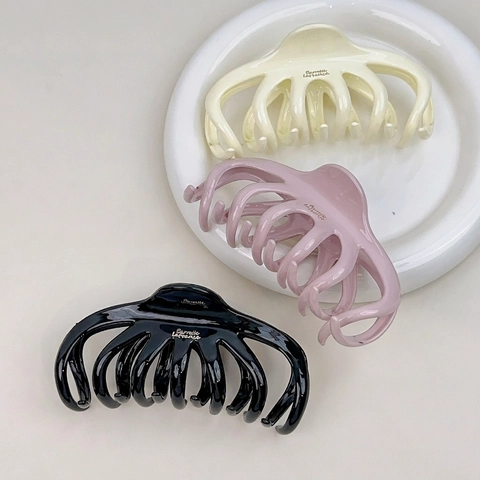 French Style Creamy Texture Octopus Hair Claw Clip Plastic Resin Large Non-Slip Shark Clip Hair Accessory For Women