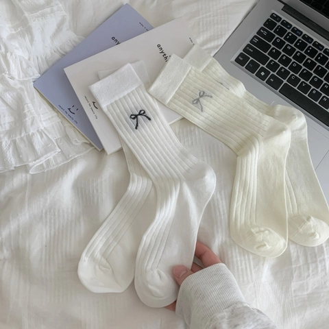 Damen Baumwolle Crew Socken Gerippt Stricken Schleife Stickerei Balletcore Süß Lässig Schweißabsorbierend