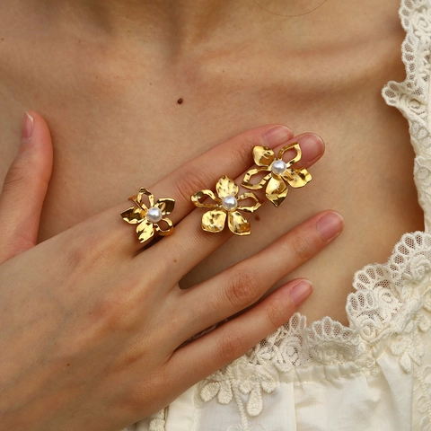 Vintage Stainless Steel Flower Artificial Pearl Jewelry Set For Women 18K Gold Plated Floral Earrings And Adjustable Open Ring