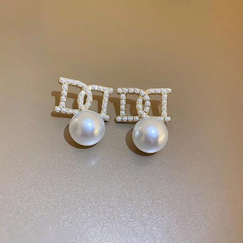 Orecchini Pendenti Lettera D Rame Künstliche Perle Di Imitazione Elegante Stile Francese Con Perno In Argento Sterling 925