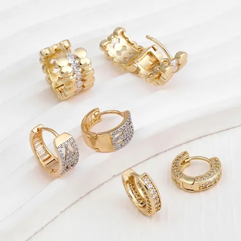 Eleganti Orecchini a Cerchio in Rame con Strass per Donna Placcati in Oro Design Geometrico Traforato Gioielli Squisiti