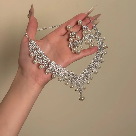 Elegante Collana E Orecchini In Lega Di Fiori Con Strass E Künstliche Perle D'imitazione Stile Palazzo Vintage Per Le Donne