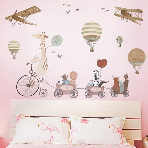 Adesivi Murali Animali Cartoni Animati PVC Giraffa Orso Treno Mongolfiera Aereo Decalcomanie Per Cameretta Bambini Rimovibili