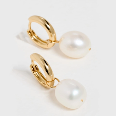Orecchini Huggie Hoop in Rame Placcato Oro 18K Vintage Francese Con Pendente in Perla d'Acqua Dolce Naturale per Donna