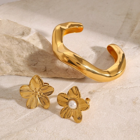 Stainless Steel Wave Cuff Bracelet And Flower Ring Set Gold Plated Artificial Pearl Inlay Hypoallergenic Jewelry For Women