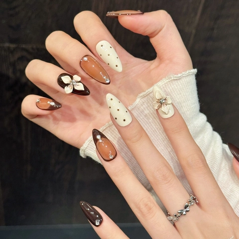 Unghie Finte Fatte a Mano Oeil de Chat Leopardo Con Fiori 3D Strass Perla Artificiale Mandorla per Donna