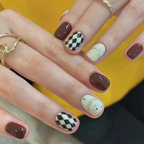 Press On Nails Short Square Argyle Checkered Pattern Polka Dot Gold Line Glossy Fake Nails With Glue Sweet Style Manicure