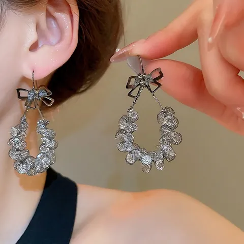 Schleife Strass Hohl Hänger Ohrringe Kupfer Mit Silbernem Ohrstecker Mode Retro Elegant Grau Schmuck Für Frauen