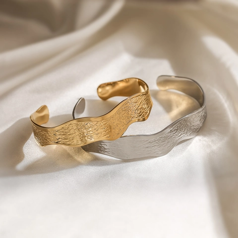 Minimalistischer Edelstahl Gehämmert Unregelmäßiger Welle Armreif Western Fashion Offener Verstellbarer Armband Für Damen Schmuck