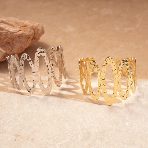 Bracciale Rigido Aperto In Metallo Martellato Cavo Geometrico Onda Gioielli Per Donne Moderno Unico