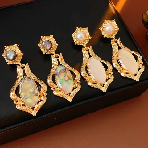Pendientes Colgantes Ovalados Barrocos Vintage Con Aleación Chapada En Oro Concha Madreperla Y Poste De Plata Estilo Palacio