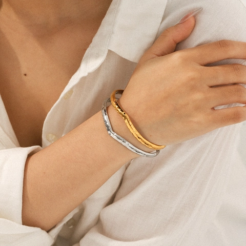 Hammered Textur Edelstahl Manschette Armband Zwei Ton Gold Silber Doppelschicht Welle Offener Armreif Schmuck Damen