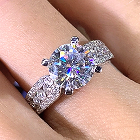 Anillo De Compromiso Circonita Corte Redondo Cobre Cuatro Garras Micro Pave Boda Joyeria De Dedo Mujeres Color Plata