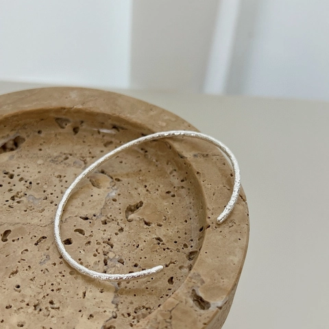 Bracelet Jonc Ouvert en Argent Sterling 925 Minimaliste Texture Papier d'Aluminium Martelée Géométrique Femme Bijoux