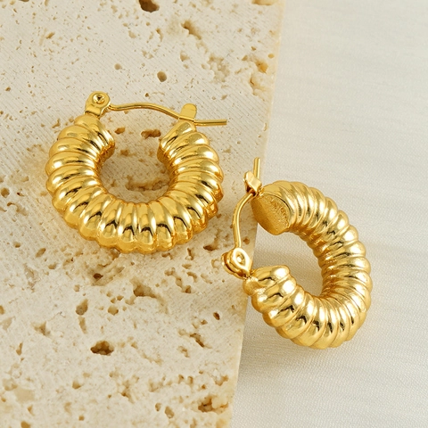 Gerippte Croissant Creolen 18K Vergoldeter Edelstahl Französischer Vintage Stil Schmuck Für Damen