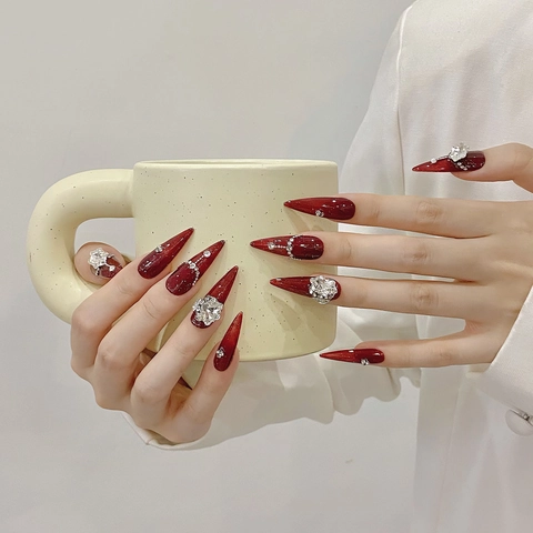 Rote Glitzer Aufklebe Nägel Lange Stiletto Luxus Handgefertigte Strass Nägel Funkelnde Rubin Herz Maniküre Elegant