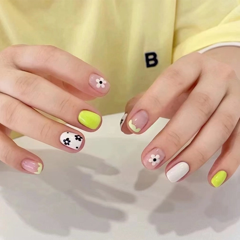 Press On Nails Short Round False Nail Tips Floral Daisy Pattern Neon Green White Pink Sweet Style DIY Manicure For Women
