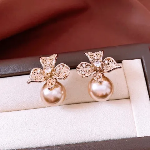 Vintage Französische Blume Künstliche Perle Hängeohrringe Für Frauen Kupfer Zirkon Mit Silbernen Ohrringstift