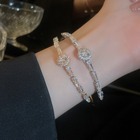 Pulsera De Brazalete Abierto Geométrico De Lujo Cobre Con Circón Redondo Brillante Joyería Ajustable Para Mujer