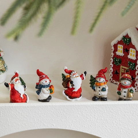 Mini Christmas Figurines Resin Santa Claus Snowman Ornaments Desktop Micro Landscape Xmas Holiday Decor Retro Style