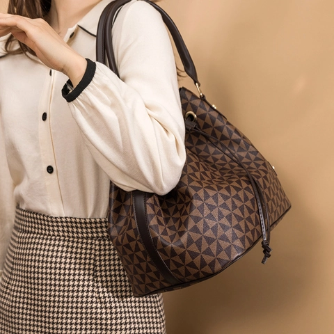 Borsa a Secchiello di Grande Capacità con Stampa Geometrica a Triangolo Borsa in Pelle PU con Chiusura a Coulisse per Donna