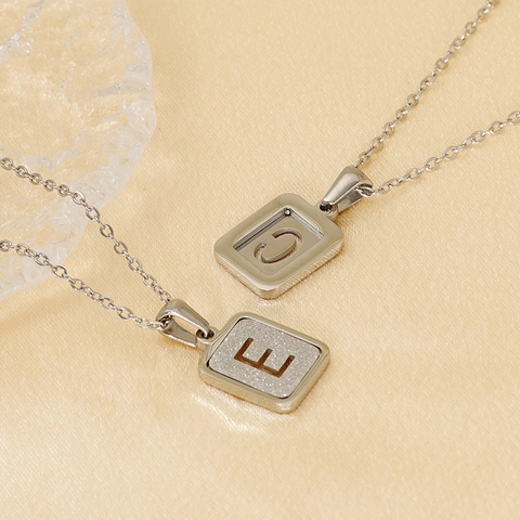 Collar Con Colgante De Letra Inicial De Acero Inoxidable Tarjeta Cuadrada Arenada Esmerilada Joyería De Moda Para Mujer