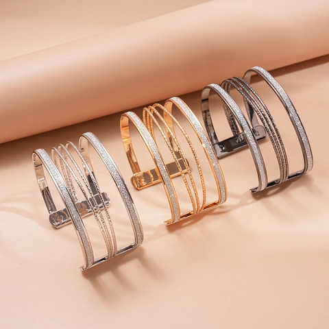 Geometrischer Mehrschichtiger Manschettenarmband Eisen Metall Galvanisiert Mattierter Glitzer Armreif Retro Punk Stil Verstellbar Damen