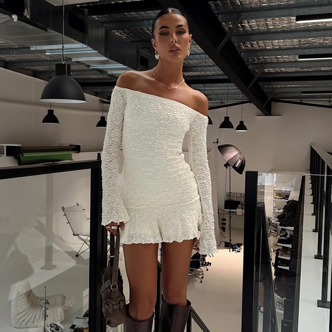 Vestito Mini A Spalle Scoperte Manica Lunga Tessuto Popcorn Elastico Strutturato Vestibilità Aderente Sexy Orlo A Volant
