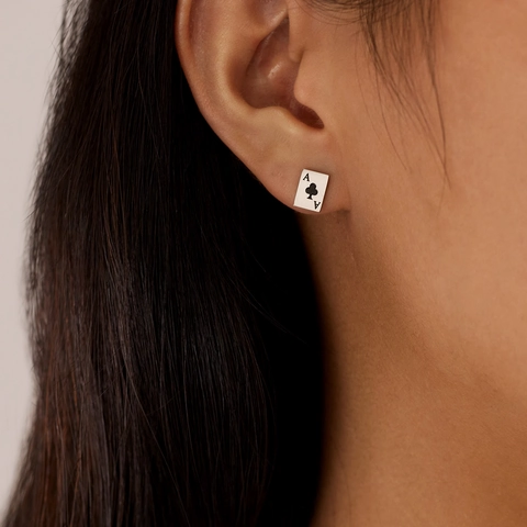 Mode Titaniumstaal Speelkaarten Oorknopjes Voor Dames Klaveren Aas Harten Aas Emaille Hartvorm Minimalistische Sieraden