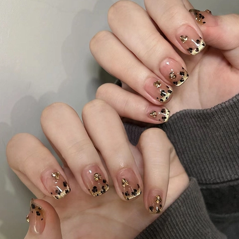 Franse Luipaardprint Press On Nails ABS Kort Vierkant Met Goudvlokken En Strass Steentjes Modieuze Manicure
