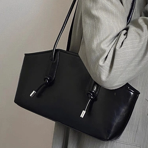 Borsa A Spalla Minimalista In Pelle PU Lucida Per Donna Grande Capacità Borsa Sottobraccio Con Tracolla Annodata E Punte In Metallo