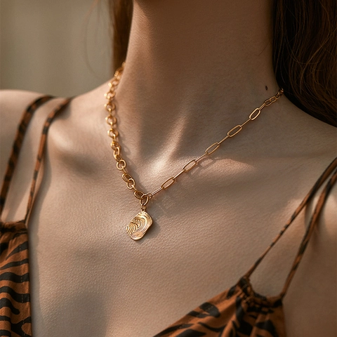 Moderne Vergoldete Kupferkette Für Damen Mode Schwermetall Textur Herz Wassertropfen Kaffeebohnen Anhänger Gespleißte Kette Trendiger OL Schmuck